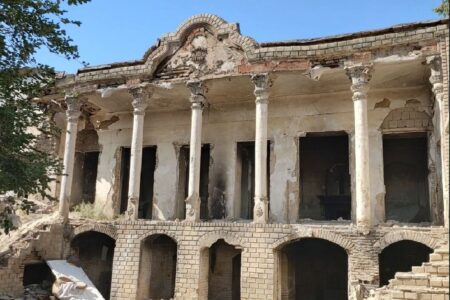 شهرداری زاکانی «تمایلی به مرمت آثار تاریخی ندارند»؛ تخریب خانه ۱۷۰ ساله در قلب پایتخت/ عکس