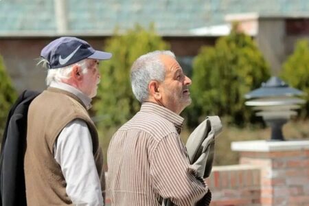 ضرورت تقویت بنادر خشک و انتقال بار به داخل سرزمین برای کاهش هزینه‌های ترخیص و رونق مناطق کمتر توسعه‌یافته