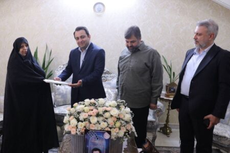 بانک صادرات ایران با تقدیم ۹۶ شهید نماد ایستادگی در کنار مردم است