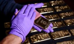 طلا به زیرر۴۰۰۰ دلار سقوط کرد