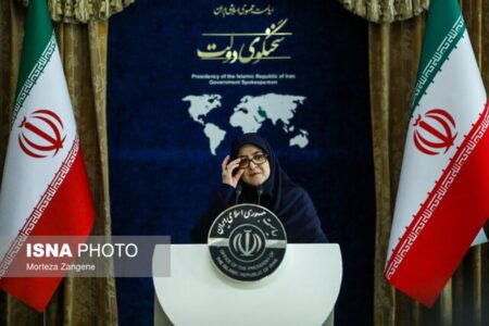 مهاجرانی: قیمت بنزین سهمیه‌ای تغییر نمی‌کند/ اقشار کم‌برخوردار باید به سهم‌شان از یارانه‌ انرژی برسند